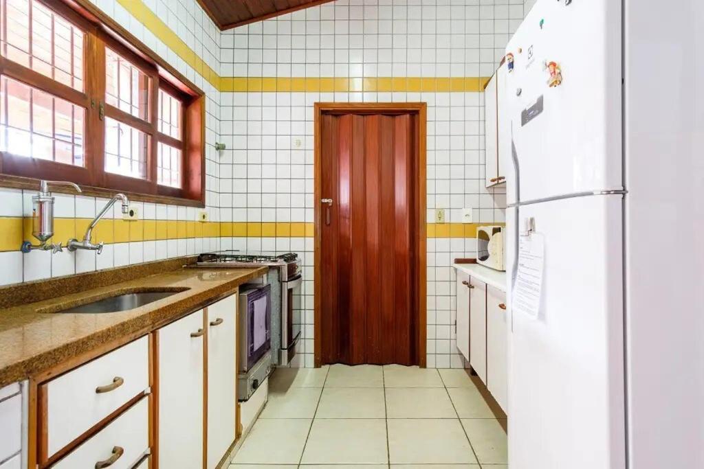 Bh4 - Bh4: Casa Com Piscina Ao Lado Da Praia Grande Ubatuba Eksteriør billede